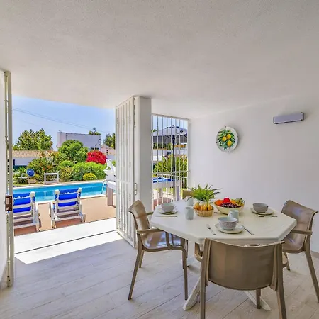 Vila Eliza By *